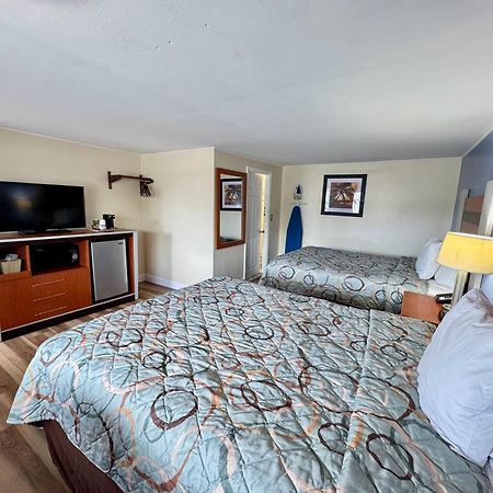 Days Inn By Wyndham - Cape Cod Уэст-Ярмут Экстерьер фото