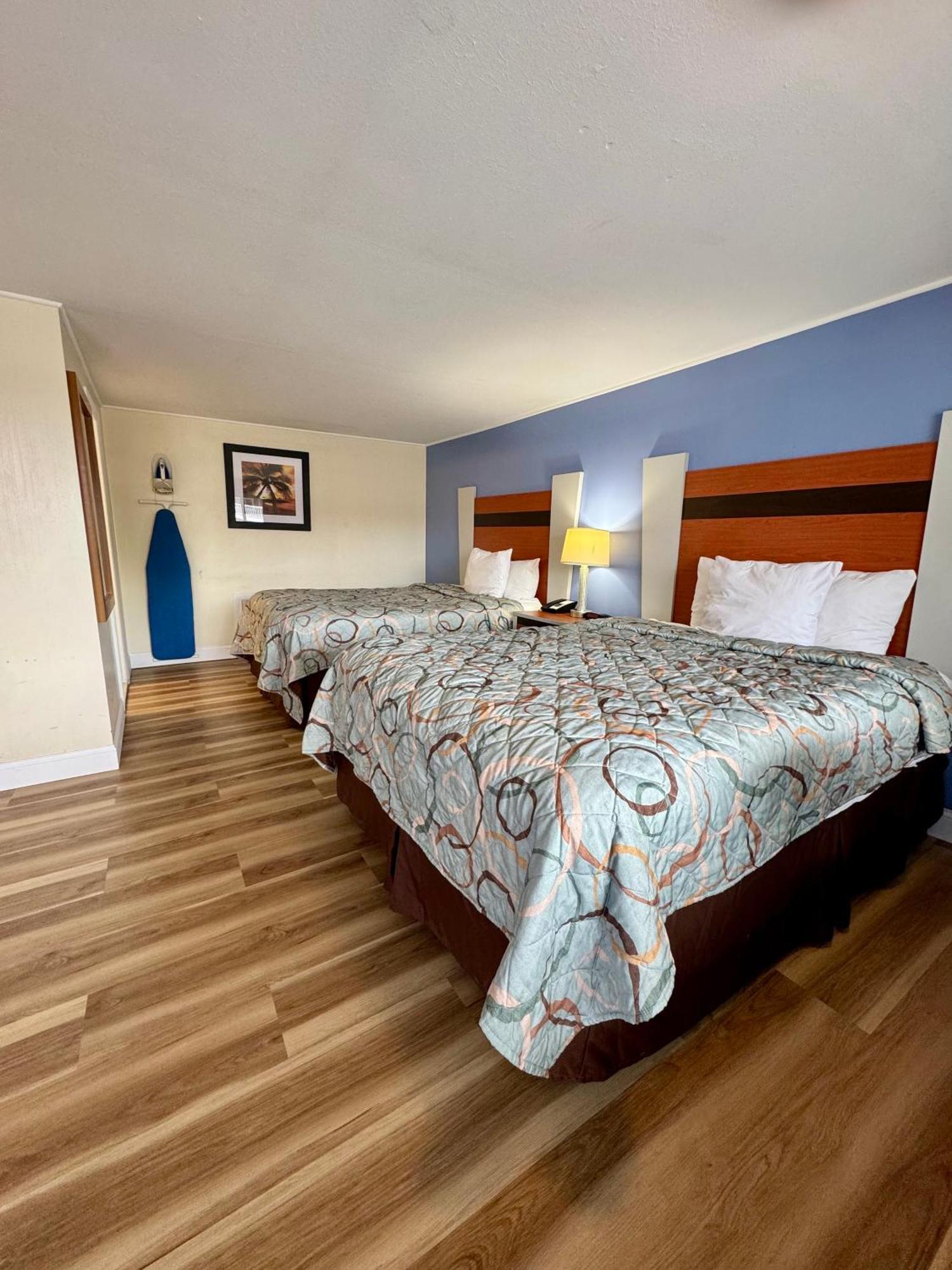 Days Inn By Wyndham - Cape Cod Уэст-Ярмут Экстерьер фото