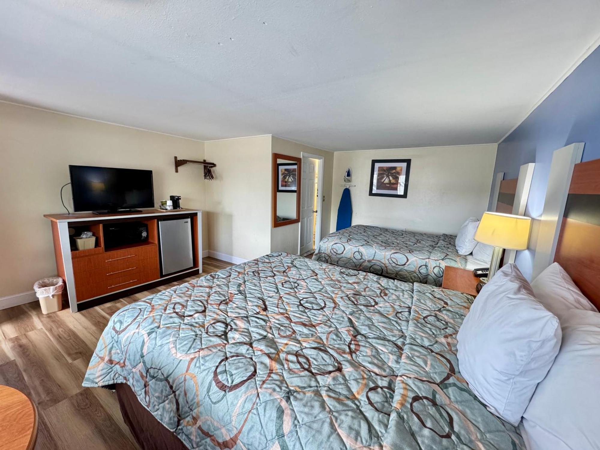 Days Inn By Wyndham - Cape Cod Уэст-Ярмут Экстерьер фото